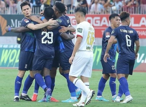 Vòng 13 V-League: Bình Định vượt qua Hoàng Anh Gia Lai với tỷ số 2-1